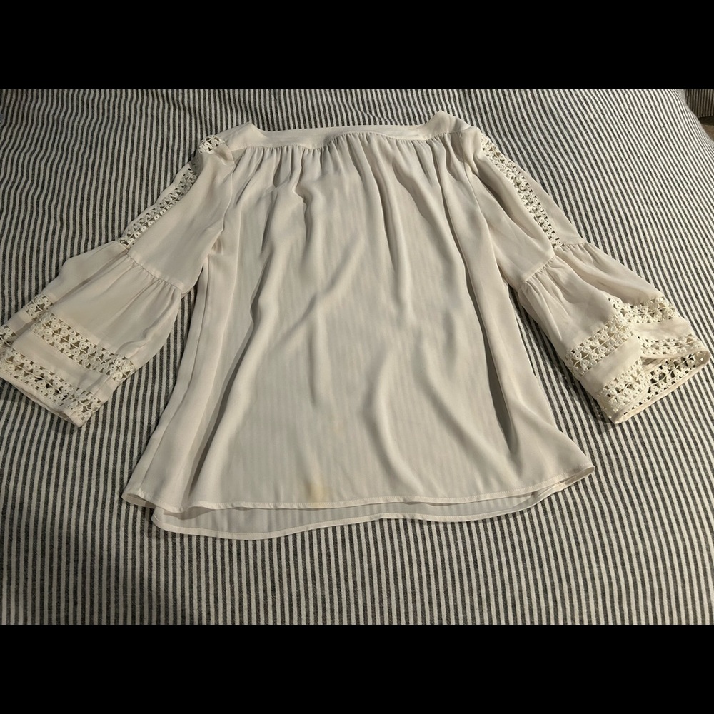 White 3/4 length sleeve blouse